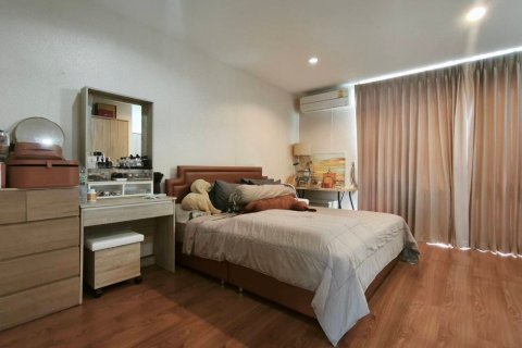 Townhouse in Lat Krabang, Bangkok, Thailand 3 bedrooms № 147548 - photo 18