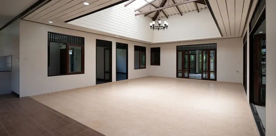Casa de 3 dormitorios en Pattaya, Tailandia № 210516