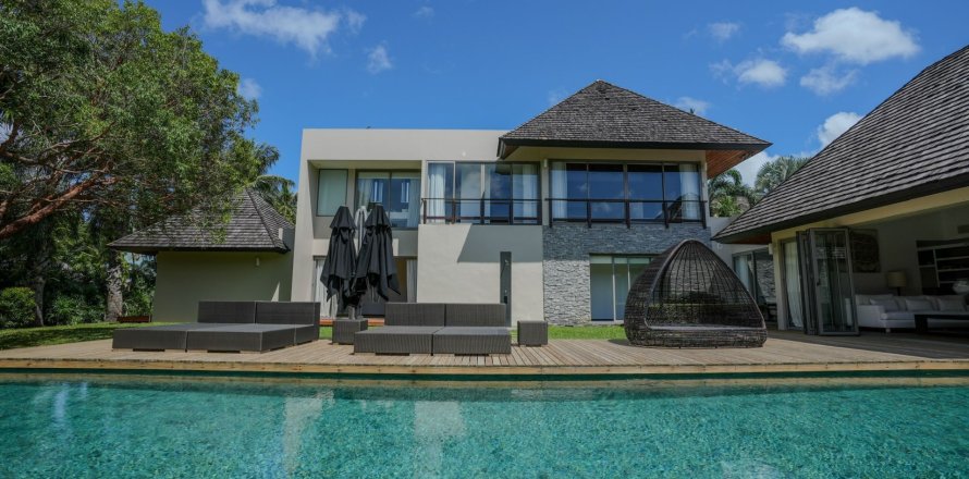 Villa in Phuket, Thailand 5 bedrooms № 148752