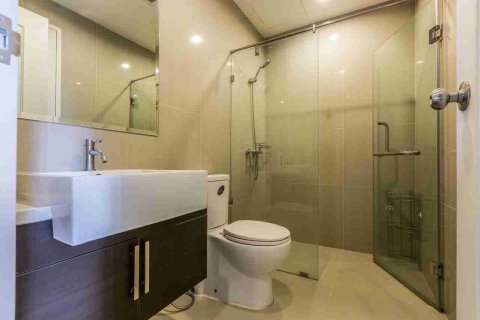 Condo in Bangkok, Thailand, 2 bedrooms № 183367 - photo 14