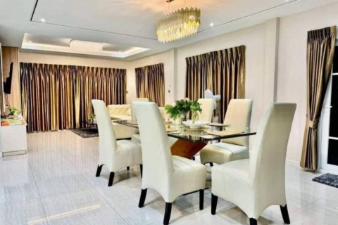 Villa à Pattaya, Thaïlande 4 chambres № 172890 - photo 4