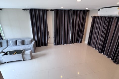 House in Phuket, Thailand 3 bedrooms № 154291 - photo 24