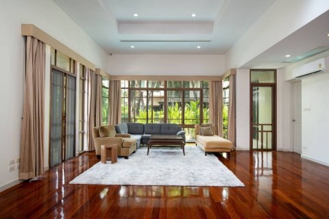 Villa in Bangkok, Thailand 4 bedrooms № 133645 - photo 6