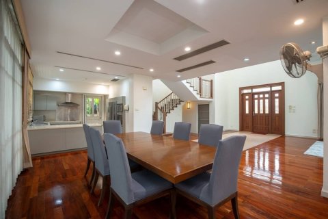 Villa in Bangkok, Thailand 4 bedrooms № 133645 - photo 8