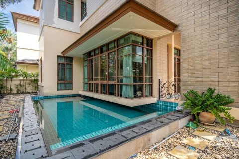 Villa in Bangkok, Thailand 4 bedrooms № 133645 - photo 2