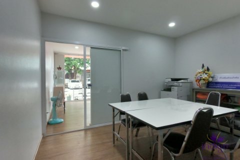 Propriété commerciale à Chiang Mai, Thaïlande 200 m2 № 200369 - photo 15