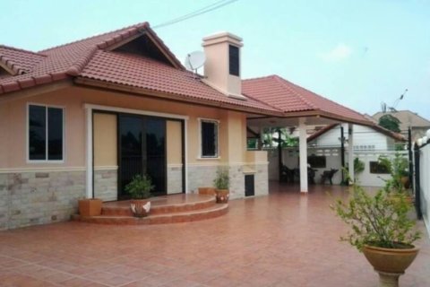 House in Pattaya, Thailand 3 bedrooms № 157636 - photo 2