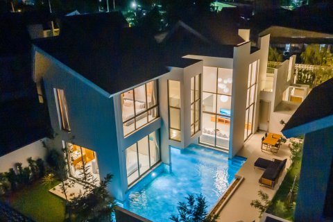Villa in Phuket, Thailand 3 bedrooms № 153251 - photo 2
