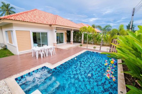 Вилла в Хуа Хине, Таиланд с 2 спальнями  № 141083 - фото 1