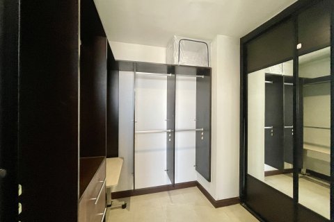 Condo à Watthana, Bangkok, Thaïlande, 5 chambres № 190960 - photo 24
