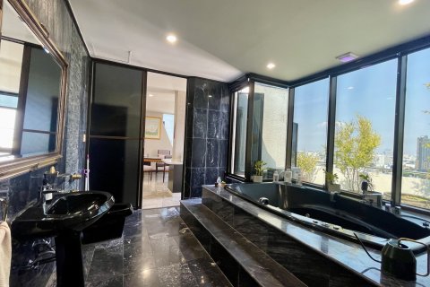 Condo à Watthana, Bangkok, Thaïlande, 5 chambres № 190960 - photo 8