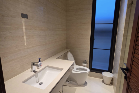 House in Bangkok, Thailand 4 bedrooms № 189070