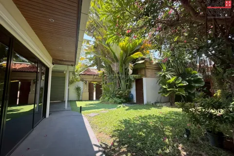 Casa de 3 dormitorios en Jomtien Beach, Pattaya, Tailandia № 212565 - foto 23