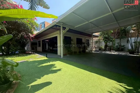 Casa de 3 dormitorios en Jomtien Beach, Pattaya, Tailandia № 212565 - foto 17