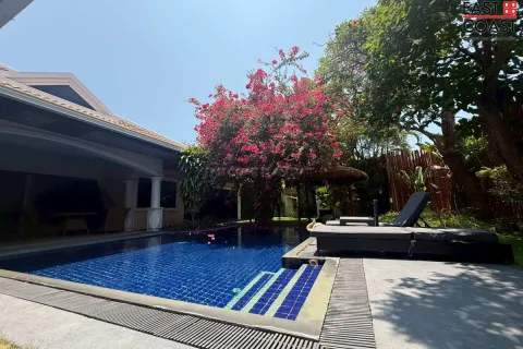 Casa de 3 dormitorios en Jomtien Beach, Pattaya, Tailandia № 212565 - foto 19