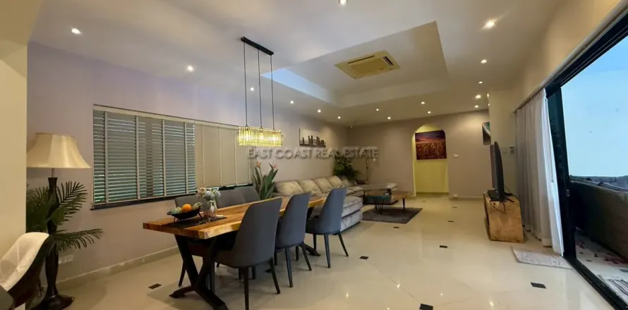 Casa de 3 dormitorios en Jomtien Beach, Pattaya, Tailandia № 212565