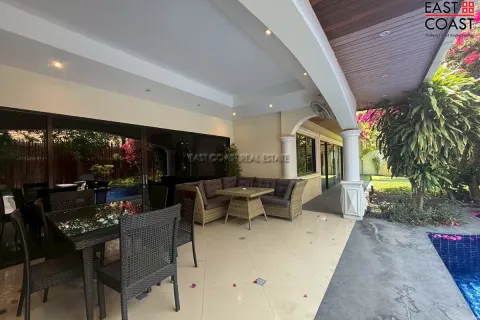 Casa de 3 dormitorios en Jomtien Beach, Pattaya, Tailandia № 212565 - foto 16