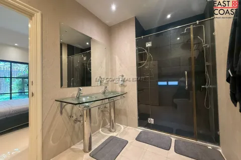 Casa de 3 dormitorios en Jomtien Beach, Pattaya, Tailandia № 212565 - foto 12