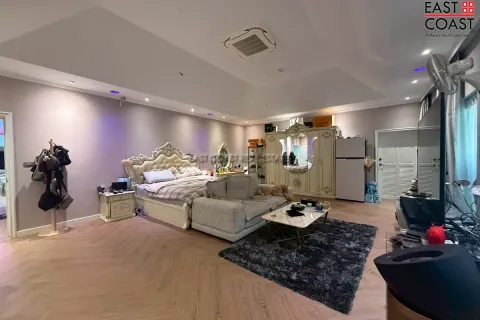Casa de 5 dormitorios en Jomtien Beach, Pattaya, Tailandia № 212569 - foto 9