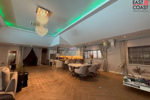 Casa de 5 dormitorios en Jomtien Beach, Pattaya, Tailandia № 212569 - foto 2