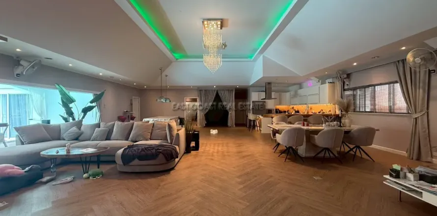Casa de 5 dormitorios en Jomtien Beach, Pattaya, Tailandia № 212569