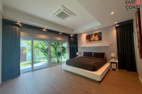 Casa de 4 dormitorios en Jomtien Beach, Pattaya, Tailandia № 212564 - foto 17