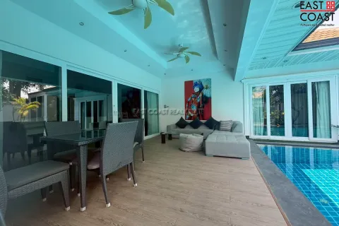 Casa de 4 dormitorios en Jomtien Beach, Pattaya, Tailandia № 212564 - foto 23