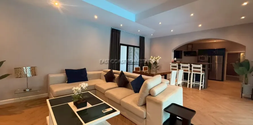 Casa de 4 dormitorios en Jomtien Beach, Pattaya, Tailandia № 212564