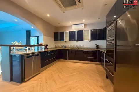 Casa de 4 dormitorios en Jomtien Beach, Pattaya, Tailandia № 212564 - foto 3