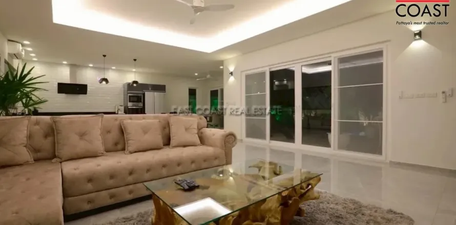 Casa de 3 dormitorios en Pattaya, Tailandia № 212568