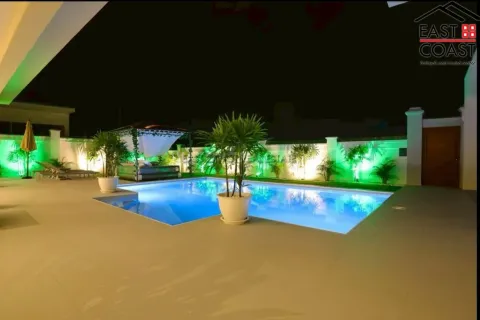 Casa de 3 dormitorios en Pattaya, Tailandia № 212568 - foto 17