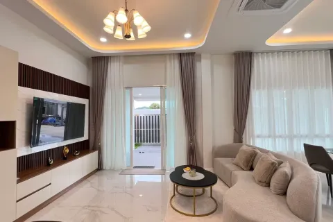 Casa de 3 dormitorios en Pattaya, Tailandia № 210626 - foto 11