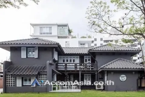 Casa de 4 dormitorios en Khlong Toei, Bangkok, Tailandia № 220399