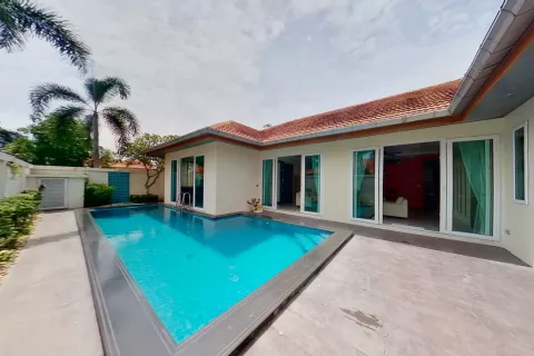 Villa in Pattaya, Thailand 4 bedrooms № 145191 - photo 1