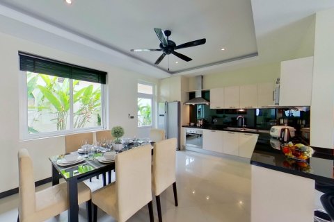 Villa in Pattaya, Thailand 4 bedrooms № 145191 - photo 12