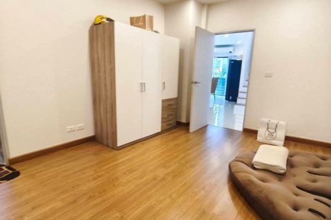 Maison à Saphan Sung, Bangkok, Thaïlande 4 chambres № 154732 - photo 13