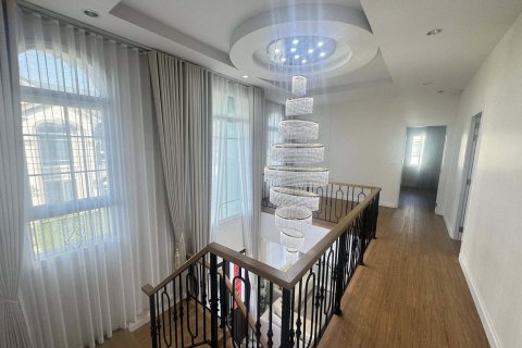 House in Bang Kaeo, Thailand 5 bedrooms № 154717 - photo 5