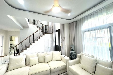 House in Bang Kaeo, Thailand 5 bedrooms № 154717 - photo 4