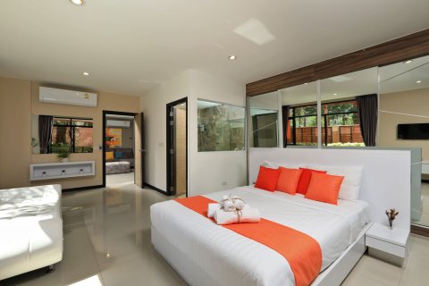 Condo in Phuket, Thailand, 2 bedrooms № 154720 - photo 10