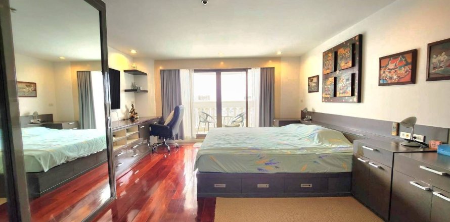 Studio in the Condo in Bang Rak, Bangkok, Thailand № 154719