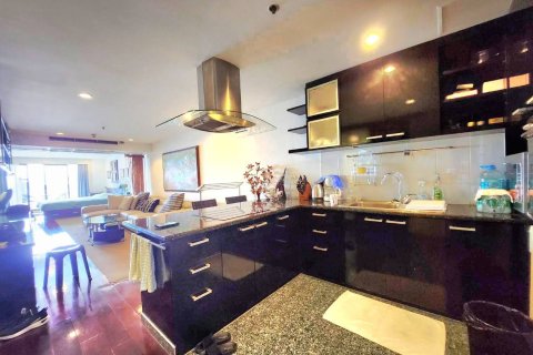 Studio in the Condo in Bang Rak, Bangkok, Thailand № 154719 - photo 2