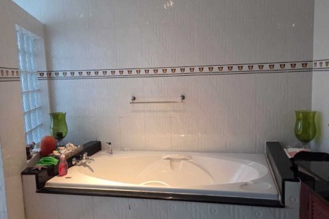 Villa in Kathu, Thailand 4 bedrooms № 154721 - photo 11