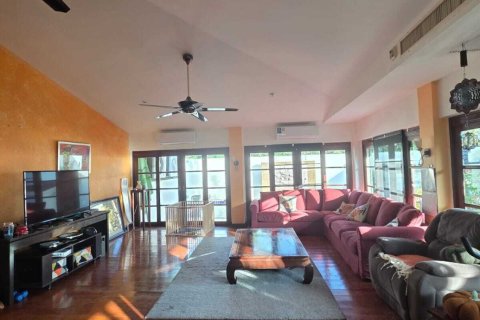 Villa in Kathu, Thailand 4 bedrooms № 154721 - photo 4