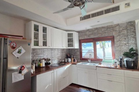 Villa in Kathu, Thailand 4 bedrooms № 154721 - photo 5