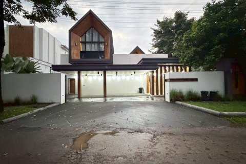 Villa in Chiang Mai, Thailand 5 bedrooms № 160367