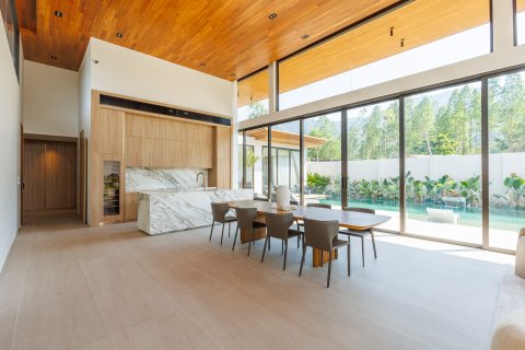 Villa in Phuket, Thailand 5 bedrooms № 160368 - photo 2