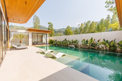 Villa in Phuket, Thailand 5 bedrooms № 160368 - photo 8