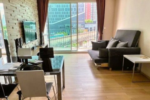 Кондоминиум с 2 спальнями в Пхракханонге, Бангкок, Таиланд № 114017 - фото 2