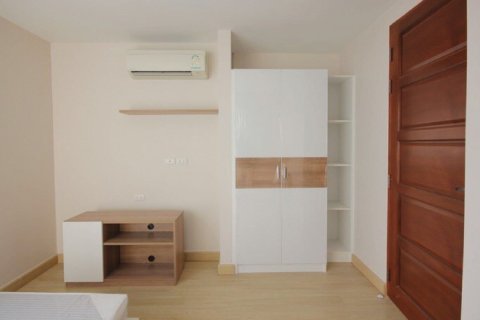 Condo in Din Daeng, Bangkok, Thailand, 2 bedrooms  № 137745 - photo 9