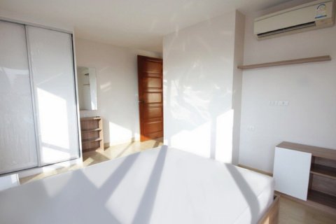 Condo in Din Daeng, Bangkok, Thailand, 2 bedrooms  № 137745 - photo 11